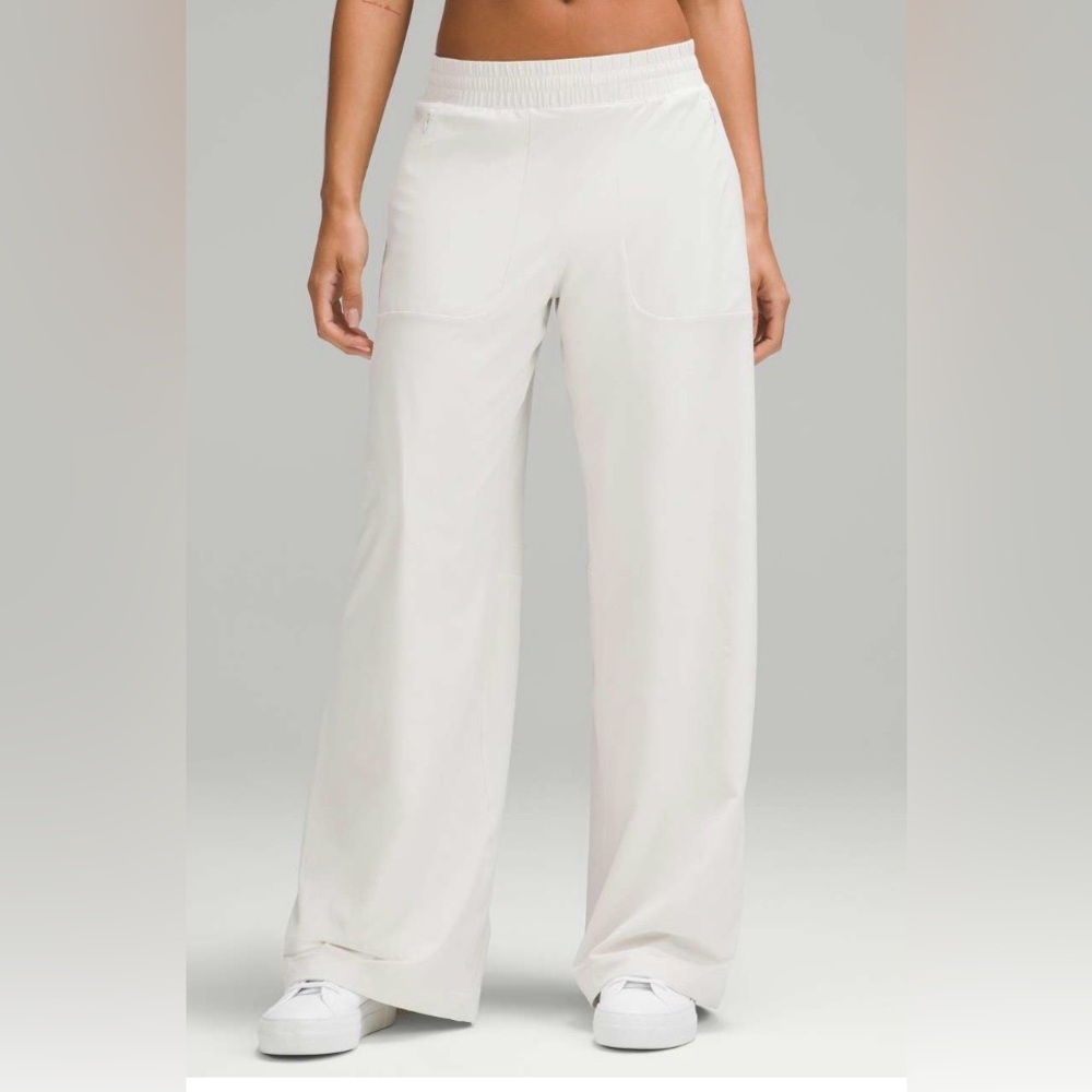 NWOT Lululemon Swift Wide-Leg Mid-Rise Pant *Full Length
Bone